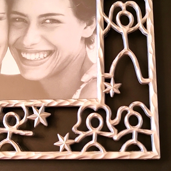 NEW Malden "Sisters" Brushed Silver-tone Photo Frame, Figures, 4" x 6" - Picture 3 of 8